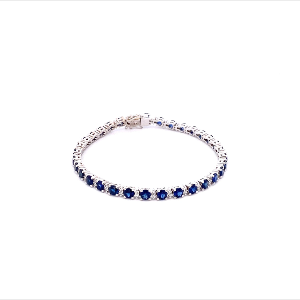18K White Gold Sapphire And Diamond tennis Bracelet (6.68ctw)
