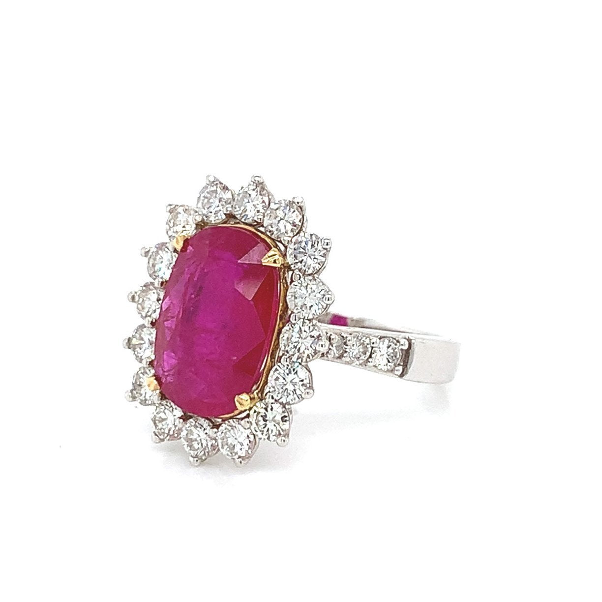 18K White Gold Oval Ruby And Diamond Ring (5.29ctw)18K White Gold Oval Ruby And Diamond Ring (5.29ctw)