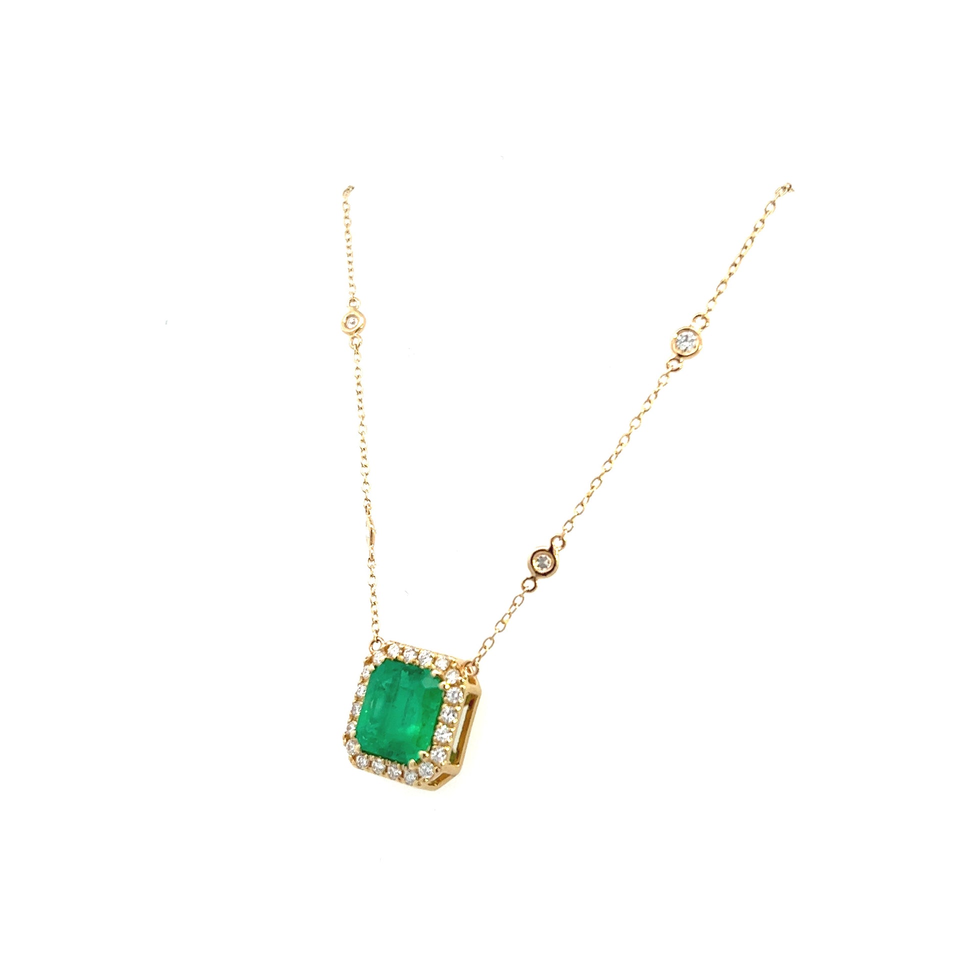 18K Yellow Gold Emerald And Diamond Halo Necklace (3.59ctw) 