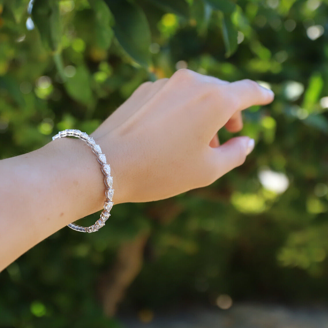 14K White Gold Pear Shape Diamond Flexi Bangle (5.10ctw)