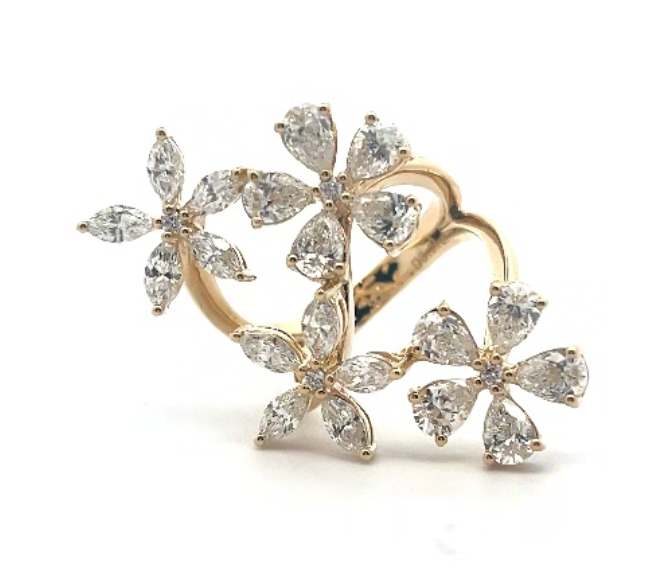 18K Yellow Gold Flower Fashion Ring (3.92ctw)